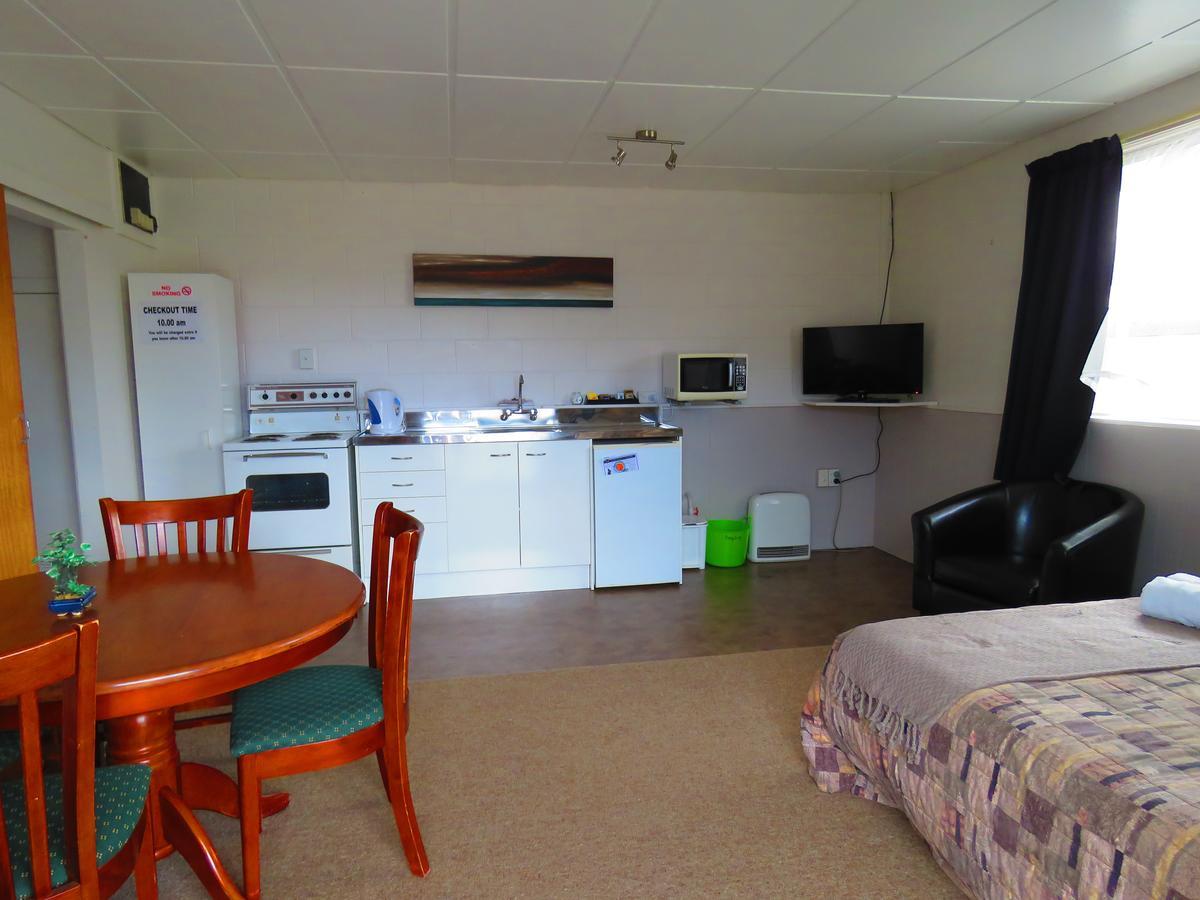 Opunake Motel And Backpackers Lodge Kültér fotó