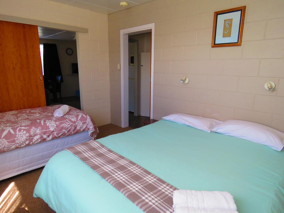 Opunake Motel And Backpackers Lodge Kültér fotó