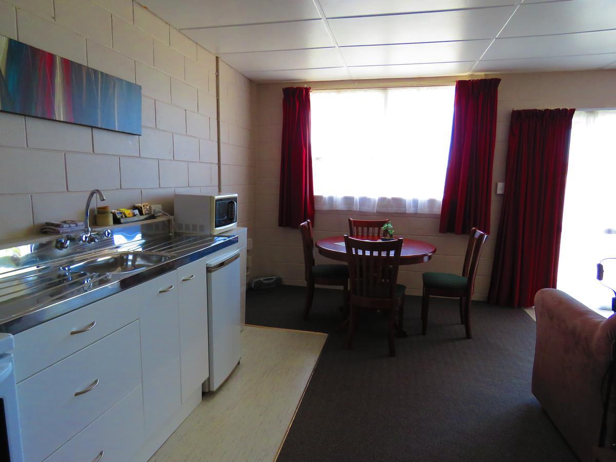 Opunake Motel And Backpackers Lodge Kültér fotó